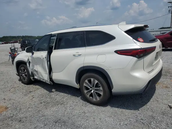 5TDGZRAH5MS061246 2021 TOYOTA HIGHLANDER - Image 2