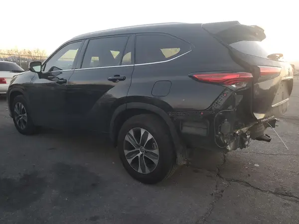 5TDGZRAH5MS065250 2021 TOYOTA HIGHLANDER - Image 2