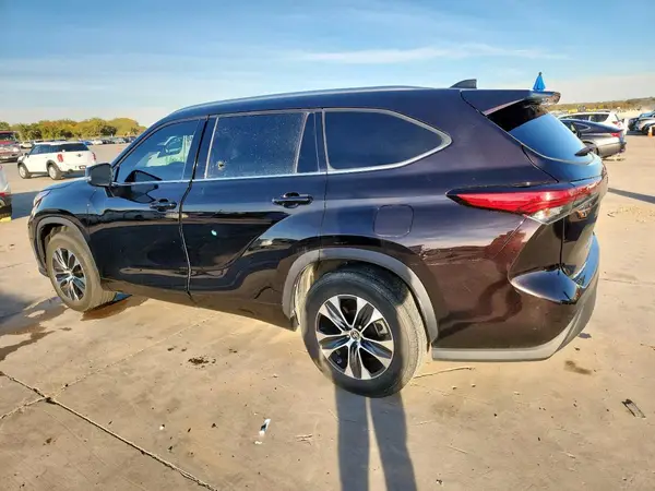 5TDGZRAH5MS066852 2021 TOYOTA HIGHLANDER - Image 2