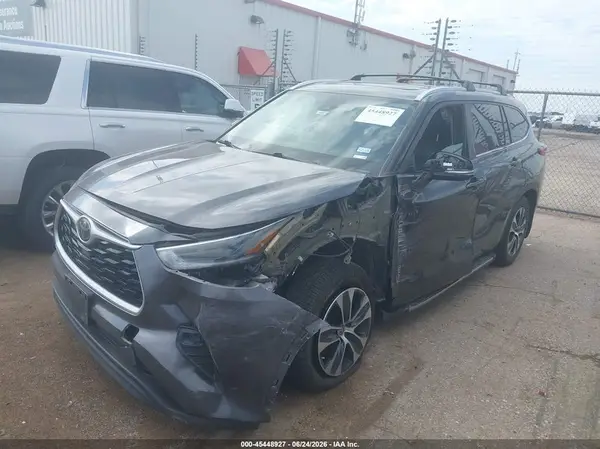 5TDGZRAH5MS068908 2021 TOYOTA HIGHLANDER - Image 2