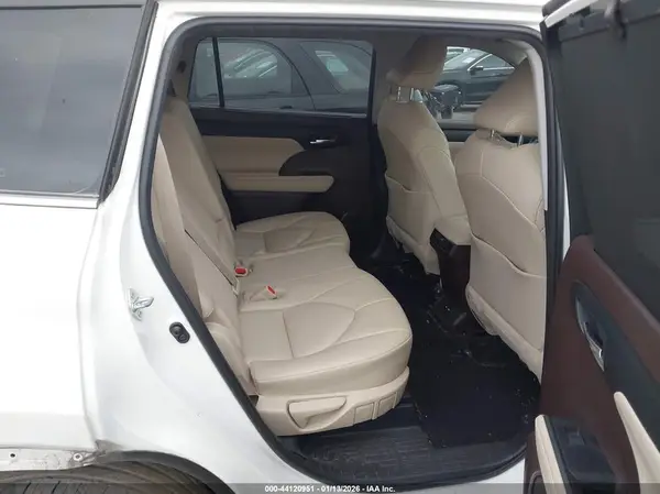 5TDGZRAH5MS075633 2021 TOYOTA HIGHLANDER - Image 8