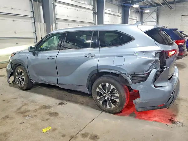 5TDGZRAH5MS080881 2021 TOYOTA HIGHLANDER - Image 2
