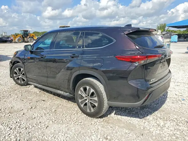 5TDGZRAH5MS081447 2021 TOYOTA HIGHLANDER - Image 2