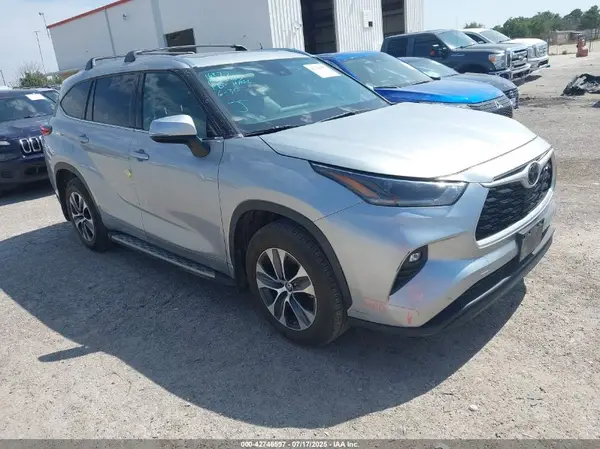 5TDGZRAH5MS085711 2021 TOYOTA HIGHLANDER - Image 1
