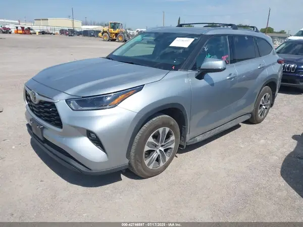 5TDGZRAH5MS085711 2021 TOYOTA HIGHLANDER - Image 2