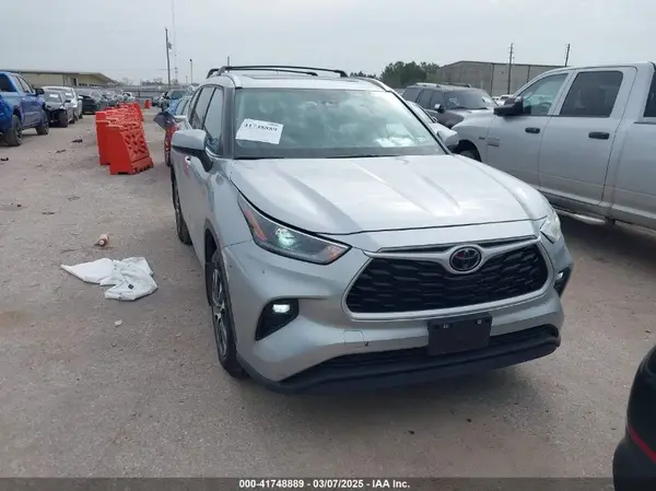 5TDGZRAH5MS086499 2021 TOYOTA HIGHLANDER - Image 1