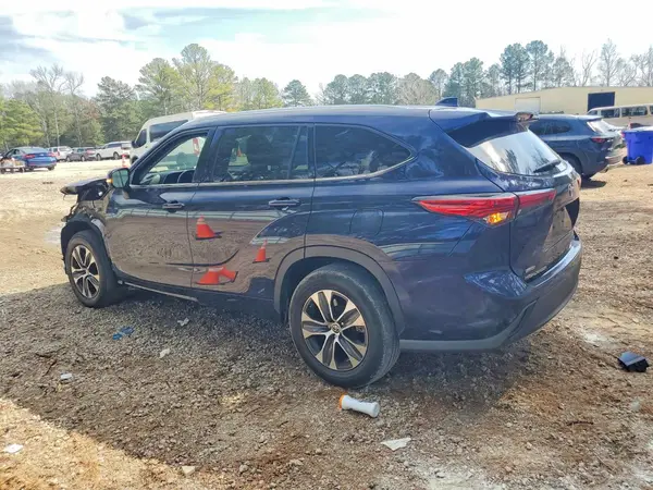 5TDGZRAH5MS518573 2021 TOYOTA HIGHLANDER - Image 2
