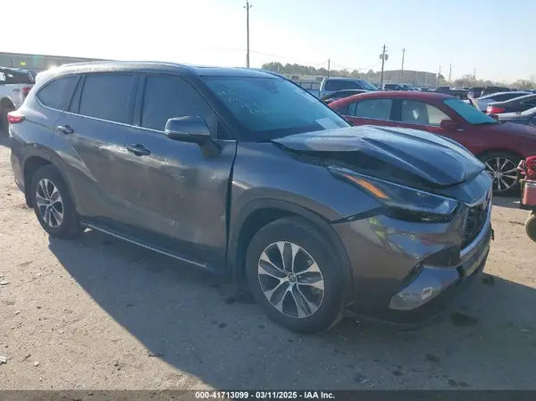 5TDGZRAH5MS520193 2021 TOYOTA HIGHLANDER - Image 1