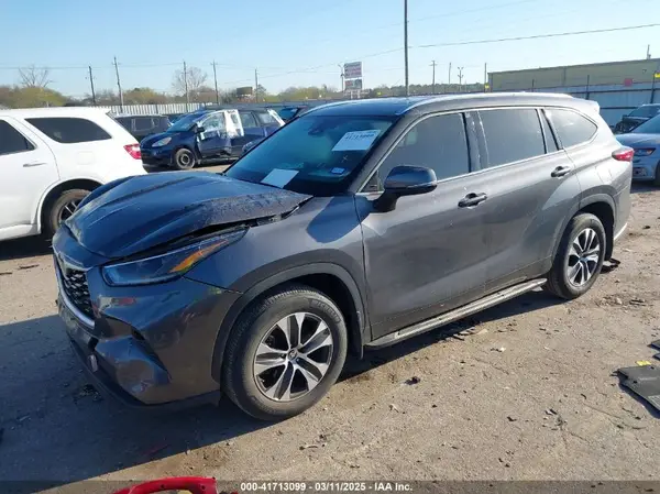 5TDGZRAH5MS520193 2021 TOYOTA HIGHLANDER - Image 2