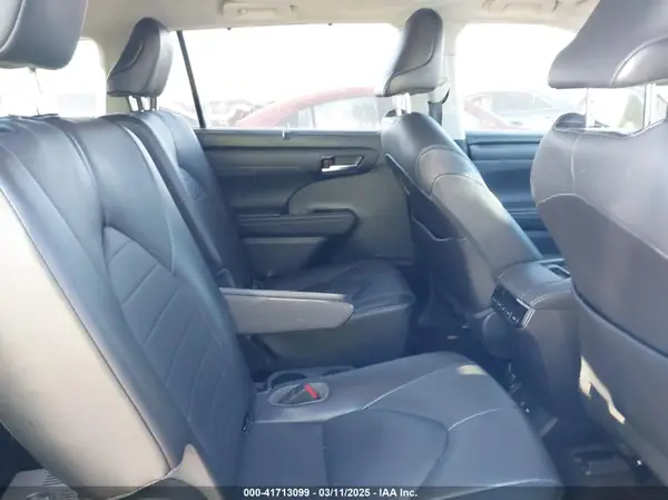 5TDGZRAH5MS520193 2021 TOYOTA HIGHLANDER - Image 8