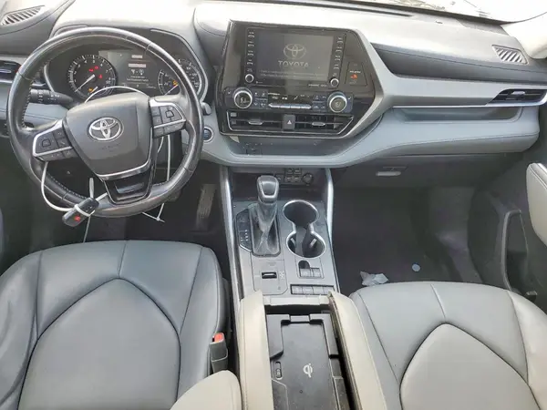 5TDGZRAH5MS520646 2021 TOYOTA HIGHLANDER - Image 8