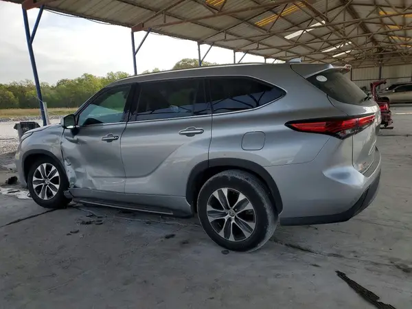 5TDGZRAH5MS521439 2021 TOYOTA HIGHLANDER - Image 2
