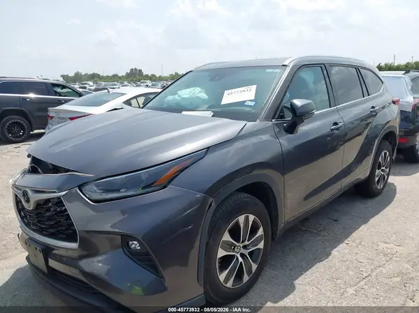 5TDGZRAH5MS529315 2021 TOYOTA HIGHLANDER - Image 2