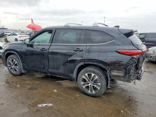 5TDGZRAH5MS530593 2021 TOYOTA HIGHLANDER - Image 2