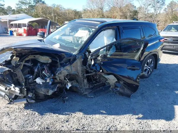 5TDGZRAH5MS530741 2021 TOYOTA HIGHLANDER - Image 2