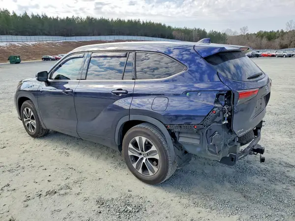 5TDGZRAH5MS534773 2021 TOYOTA HIGHLANDER - Image 2