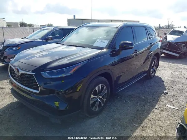 5TDGZRAH5MS536958 2021 TOYOTA HIGHLANDER - Image 2