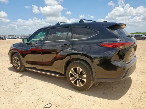 5TDGZRAH5MS537284 2021 TOYOTA HIGHLANDER - Image 2