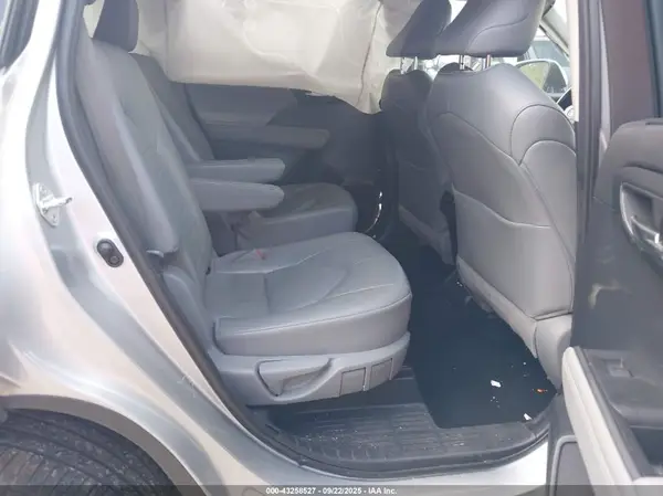 5TDGZRAH5MS537821 2021 TOYOTA HIGHLANDER - Image 8