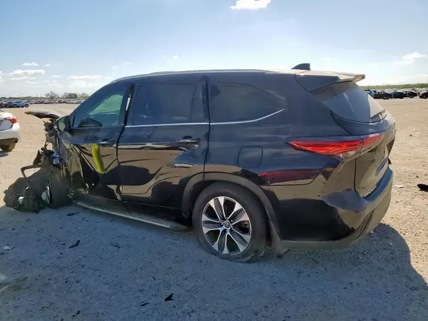 5TDGZRAH5NS095284 2022 TOYOTA HIGHLANDER - Image 2
