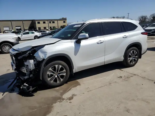 5TDGZRAH5NS099819 2022 TOYOTA HIGHLANDER - Image 1