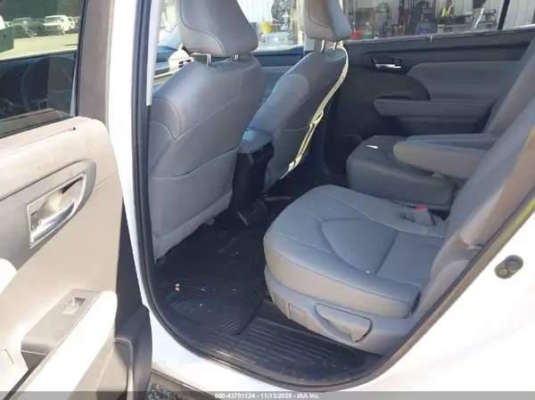 5TDGZRAH5NS104047 2022 TOYOTA HIGHLANDER - Image 8