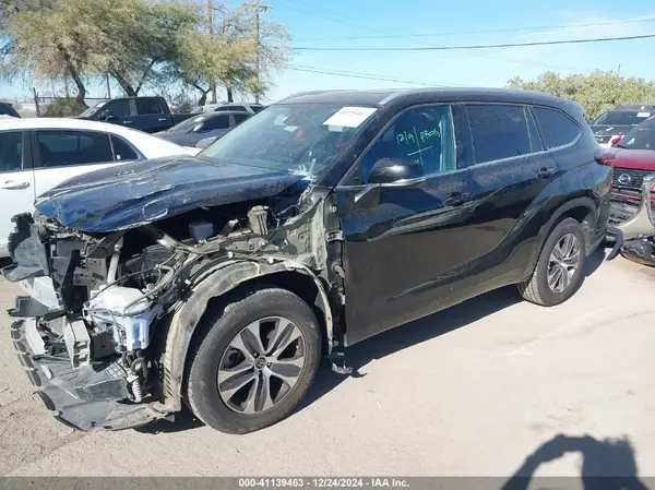 5TDGZRAH5NS106798 2022 TOYOTA HIGHLANDER - Image 2