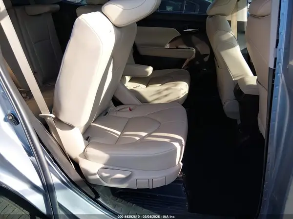 5TDGZRAH5NS108096 2022 TOYOTA HIGHLANDER - Image 8
