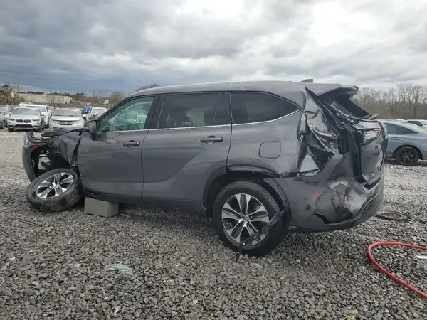 5TDGZRAH5NS114576 2022 TOYOTA HIGHLANDER - Image 2