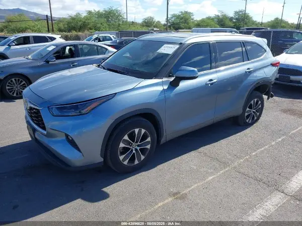 5TDGZRAH5NS116019 2022 TOYOTA HIGHLANDER - Image 2