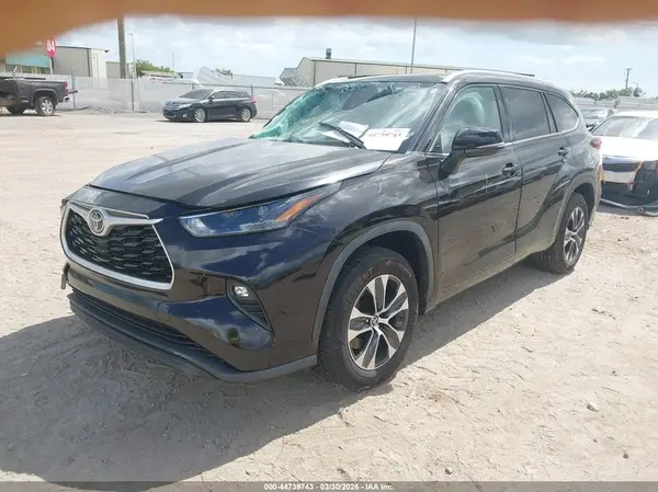 5TDGZRAH5NS125495 2022 TOYOTA HIGHLANDER - Image 2