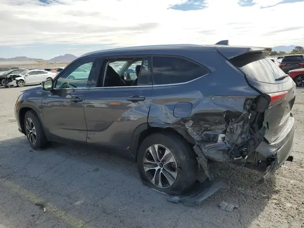 5TDGZRAH5NS130017 2022 TOYOTA HIGHLANDER - Image 2