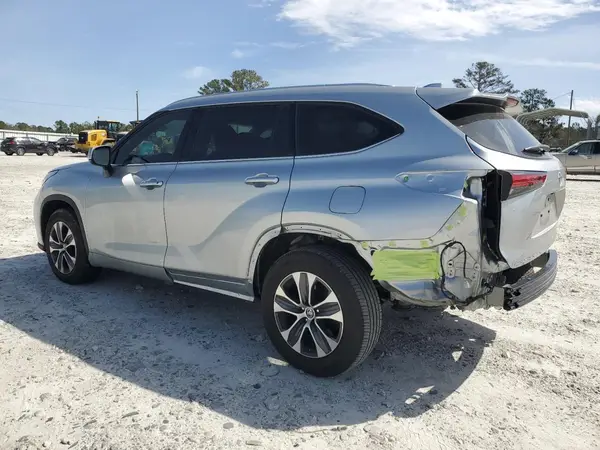 5TDGZRAH5NS141177 2022 TOYOTA HIGHLANDER - Image 2