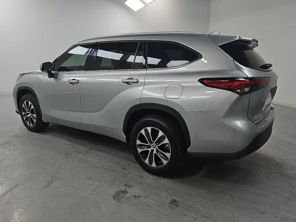 5TDGZRAH5NS143379 2022 TOYOTA HIGHLANDER - Image 2