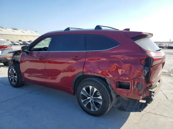 5TDGZRAH5NS538341 2022 TOYOTA HIGHLANDER - Image 2