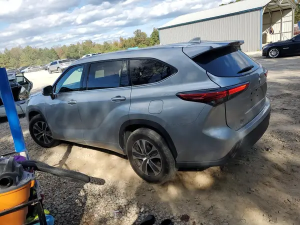 5TDGZRAH5NS542227 2022 TOYOTA HIGHLANDER - Image 2