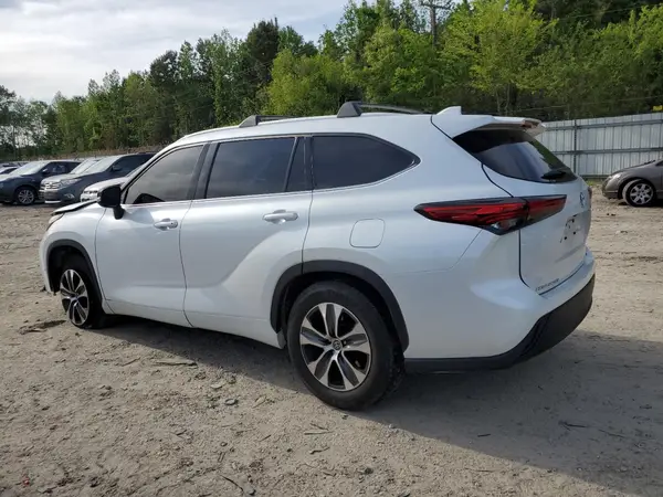 5TDGZRAH5NS544477 2022 TOYOTA HIGHLANDER - Image 2