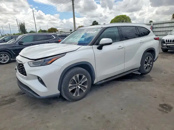 5TDGZRAH5NS544494 2022 TOYOTA HIGHLANDER - Image 1