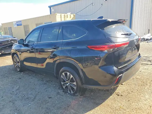 5TDGZRAH5NS547461 2022 TOYOTA HIGHLANDER - Image 2