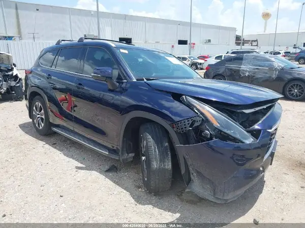 5TDGZRAH5NS549601 2022 TOYOTA HIGHLANDER - Image 1