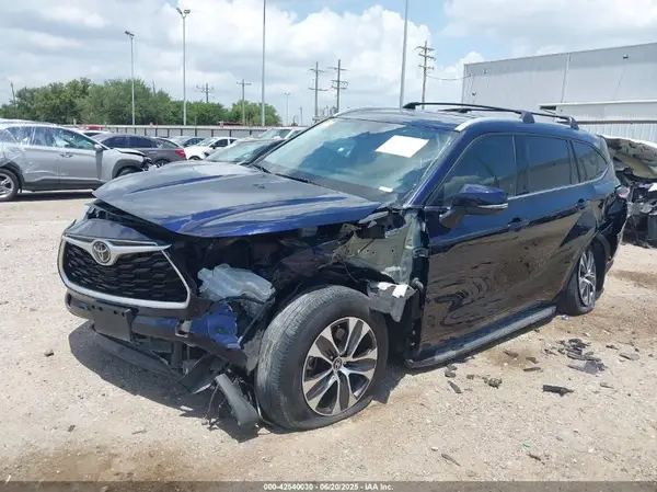 5TDGZRAH5NS549601 2022 TOYOTA HIGHLANDER - Image 2