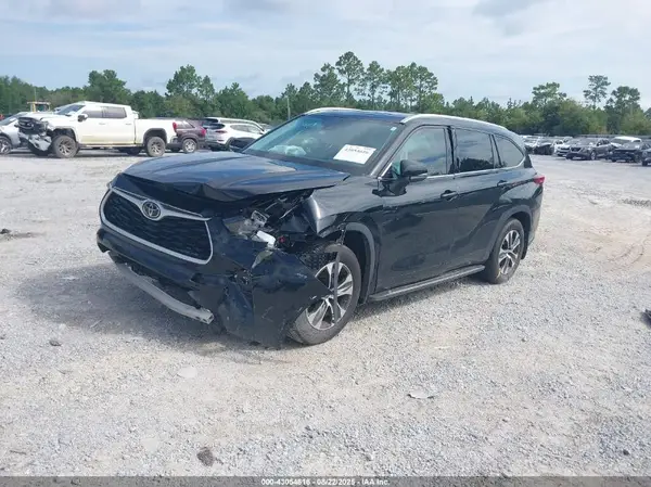 5TDGZRAH5NS554636 2022 TOYOTA HIGHLANDER - Image 2