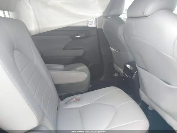 5TDGZRAH5NS554636 2022 TOYOTA HIGHLANDER - Image 8
