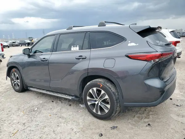 5TDGZRAH5NS557083 2022 TOYOTA HIGHLANDER - Image 2