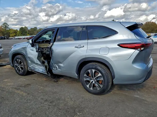 5TDGZRAH6LS000888 2020 TOYOTA HIGHLANDER - Image 2