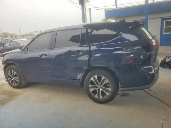 5TDGZRAH6LS003516 2020 TOYOTA HIGHLANDER - Image 2