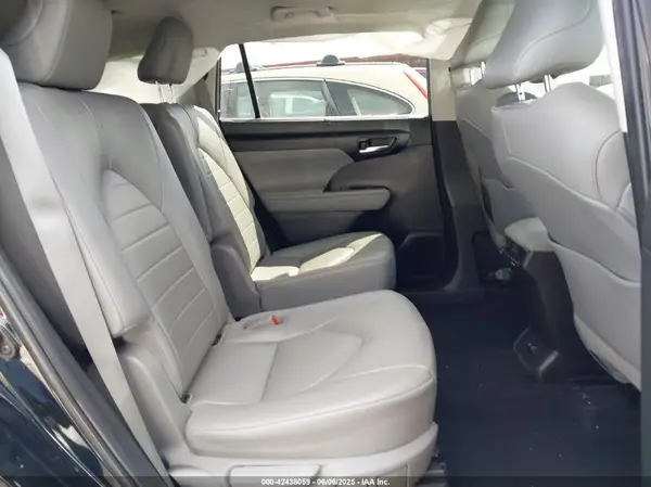5TDGZRAH6LS019070 2020 TOYOTA HIGHLANDER - Image 8