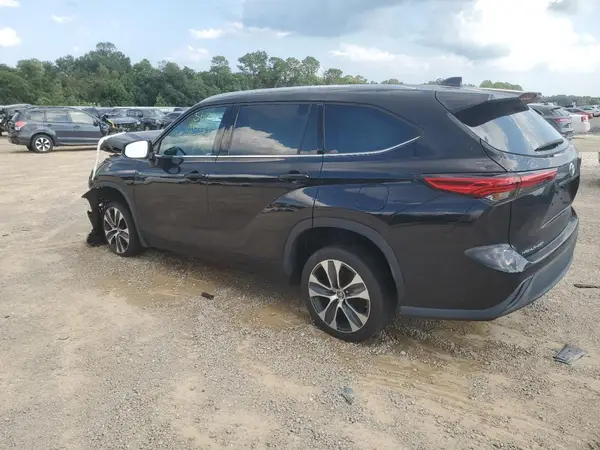 5TDGZRAH6LS019425 2020 TOYOTA HIGHLANDER - Image 2