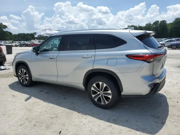 5TDGZRAH6LS024401 2020 TOYOTA HIGHLANDER - Image 2
