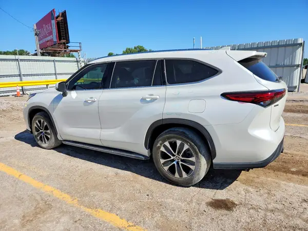5TDGZRAH6LS028920 2020 TOYOTA HIGHLANDER - Image 2